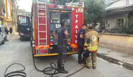 Manisa'da çatı yangını : 2 çocuk dumandan etkilendi