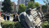 Eskişehir'de ağaca çarpan araç sürücüsü yaralandı