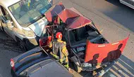 Antalya'da feci zincirleme kaza : 5 araç birbirine girdi, 6 kişi yaralandı