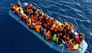 İzmir açıklarında düzensiz göçmen operasyonu : 37 kişi yakalandı, 30 kişi kurtarıldı