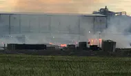 İzmir Tire’de kağıt fabrikasının deposunda yangın çıktı