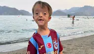 Trabzonspor’dan anlamlı sürpriz : Minik Isaac, Mohamed Salah ile buluştu