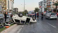 Mersin Silifke'de çekici otomobile çarptı : Anne ve 6 yaşındaki kızı yaralandı