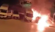Küçükçekmece'de 2 araçta yangın : Araçlar kullanılamaz halde