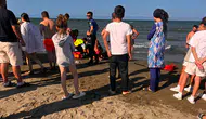Samsun’da denize giren anne ve 2 kızı boğulma tehlikesi geçirdi