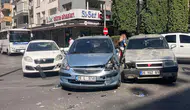 Aydın’da zincirleme kaza : 3 araç birbirine girdi