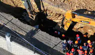 Tuzla'da kanalizasyon çalışmasında göçük : Toprak altında kalan işçi kurtarıldı