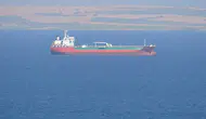 Çanakkale Boğazı'ndan geçen tankerin bacasında yangın çıktı