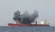 Husiler, Suudi Arabistan'a ait bir petrol tankerini hedef aldı