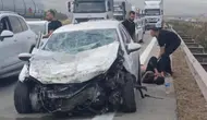 Gaziantep'te otomobil tıra çarptı : 3 yaralı