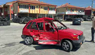 Burdur'da kamyonet ile otomobil çarpıştı : Sürücü yaralandı