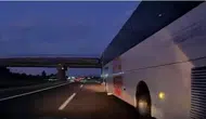 Bolu'da korku dolu anlar kamerada : Otobüs, otomobile kaza yaptırdı