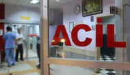 Aksaray'da otomobil aydınlatma direğine çarptı : 2 ölü, 2 yaralı