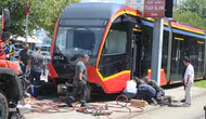 Kayseri’de tramvayın çarptığı 24 yaşındaki kadın ağır yaralandı