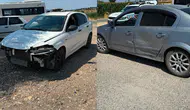 Çanakkale'de iki otomobil çarpıştı : Maddi hasar oluştu