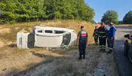 Bilecik'te hafif ticari araç devrildi : 3'ü çocuk 5 yaralı