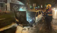 Aydın'da seyir halindeyken yanan otomobil demir yığınına döndü