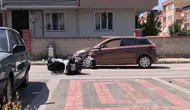 Bursa'da motosiklet ile otomobil çarpıştı : 2'si çocuk 3 yaralı