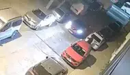 Sultangazi'de otomobile silahlı saldırı : Şüpheliler kaçtı