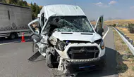 Ankara Çevreyolu'nda servis minibüsü tıra çarptı : 1'i ağır 7 yaralı
