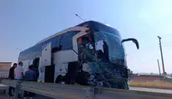 Afyonkarahisar'da yolcu otobüsü kamyonete çarptı : 1 ölü, 15 yaralı