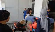 Aksaray'da temizlik işçisi kadın cam silerken 3. kattan düştü : Durumu ağır