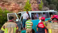İzmir'de freni tutmayan minibüs, kayalıklara çarptı : 1 ölü, 8 yaralı