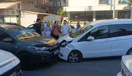 Manavgat'ta 3 araç arasında zincirleme kaza : Maddi hasar meydana geldi