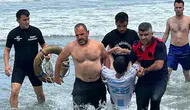 Ordu'da yasağa rağmen denize giren 2 kardeş boğulma tehlikesi geçirdi