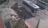 Kocaeli’de otomobil merdiven boşluğuna uçtu ! 2 kişi saniyelerle kurtuldu