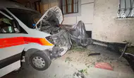 Bayrampaşa'da ambulansla otomobil çarpıştı : 3 sağlık çalışanı yaralandı