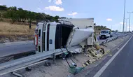 Kayseri'de tır devrildi ! Sürücü yaralı olarak hastaneye kaldırıldı