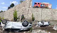 Adana'da otomobil dere yatağına devrildi : 2 ölü, 1 yaralı