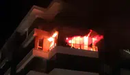 Aksaray'da apartmanda gece yarısı yangın : 14 kişi dumandan etkilendi