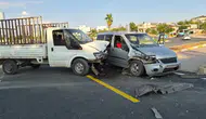 Adıyaman’da kamyonet ile hafif ticari araç çarpıştı : 1 yaralı
