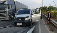 Antalya Manavgat'ta kamyonet otomobile çarptı : 1 yaralı