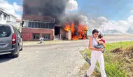 Tekirdağ Çorlu'da otluk alanda yangın : Garaj tamamen yandı
