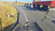 Isparta'da motosiklet ile yük kamyonu çarpıştı : Sürücü yaralandı