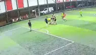 20 gün önce askerden dönmüştü ! Halı saha maçında fenalaşan 20 yaşındaki genç hayatını kaybetti
