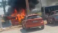 İzmir'de seyir halindeki otomobil alev alev yandı : Patlama sesleri duyuldu