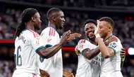 Real Madrid, Real Sociedad'ı 4 golle geçti : 3 puanı hanesine yazdırdı