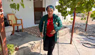 Pamuk fabrikasındaki kazada bacağını kaybeden Emine Şirin protez hayali kuruyor