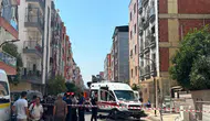 Manisa'da 40 yaşındaki şahıs çatıdan atladı, hastaneye kaldırıldı