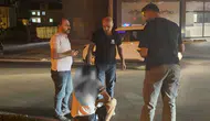 Aksaray'da sokak ortasında bıçaklı kavga : 17 yaşındaki çocuk sırtından bıçaklandı