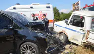 Serik’te turist taşıyan minibüs ile kamyonet çarpıştı : 1 yaralı