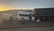 Malatya'da tarım işçilerini taşıyan minibüs, tıra çarptı: 11 yaralı