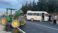 Afyonkarahisar'da minibüs ile traktör çarpıştı : 6 kişi yaralandı