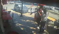 Bayrampaşa'da 'laf atma' kavgası can aldı ! Araya giren esnaf hayatını kaybetti