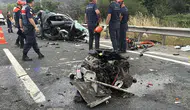Bolu'da çarpışan otomobiller hurdaya döndü : 1 ölü, 2 yaralı