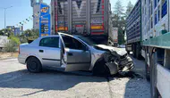 Sivas'ta polisin 'dur' ihtarına uymayan ehliyetsiz sürücü tırın altına girdi : 1'i ağır 2 yaralı